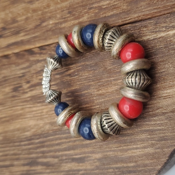 Tibetan‎ wreath hoop pendant - Picture 1 of 2